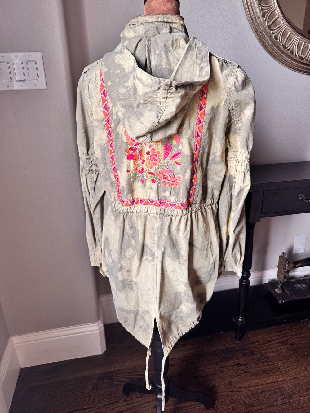 Free People Olive Embroidered Hooded Utility Jacket Festival Boho Size 6 Camo